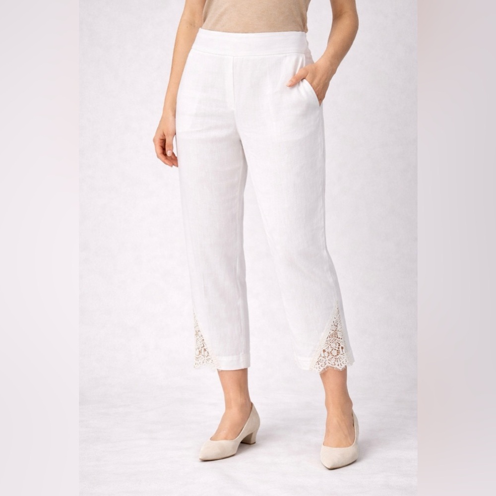 Chic White Cropped Jeans with Lace Detail